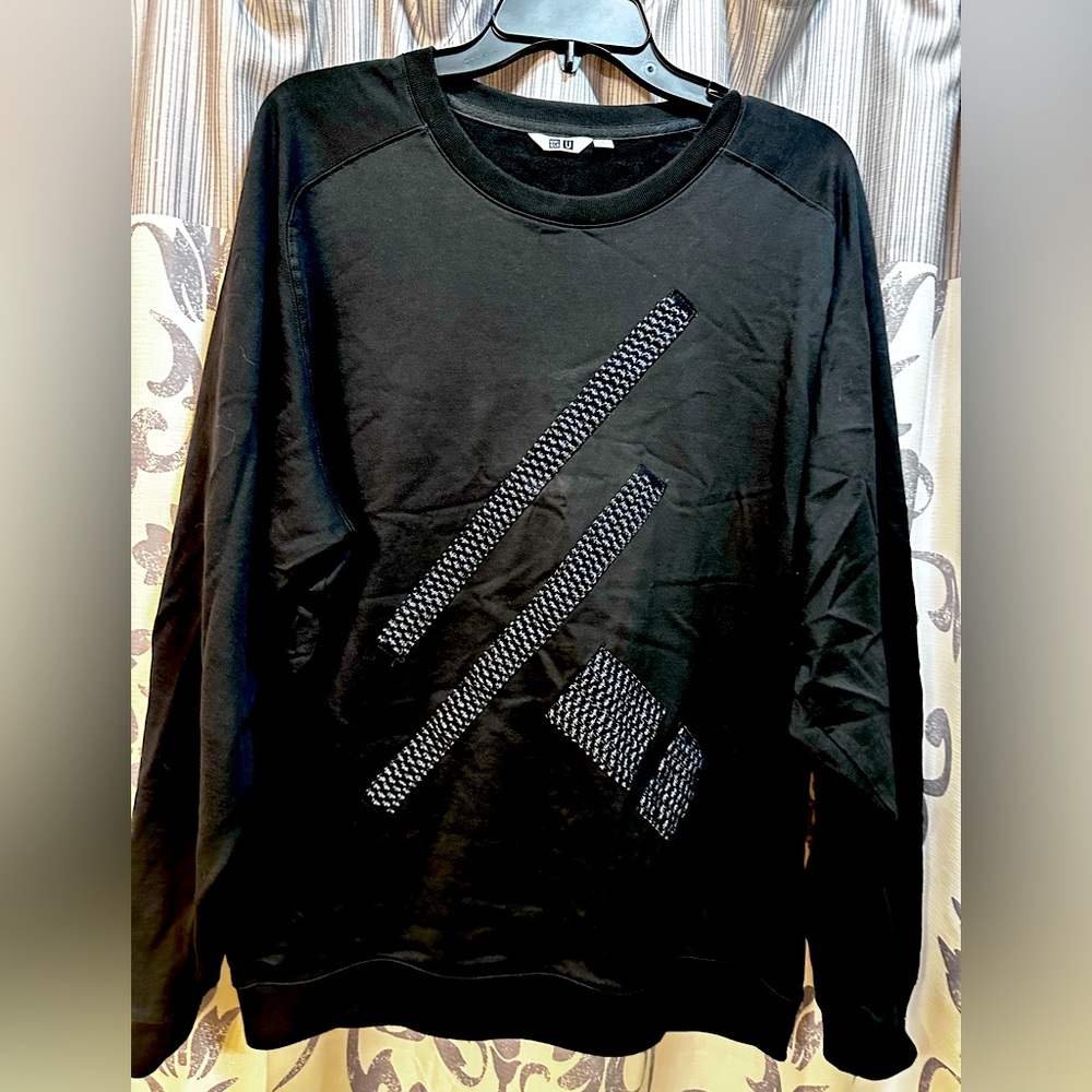 EUC Uniqlo Crewneck Black Sweater Solid Knit Size L